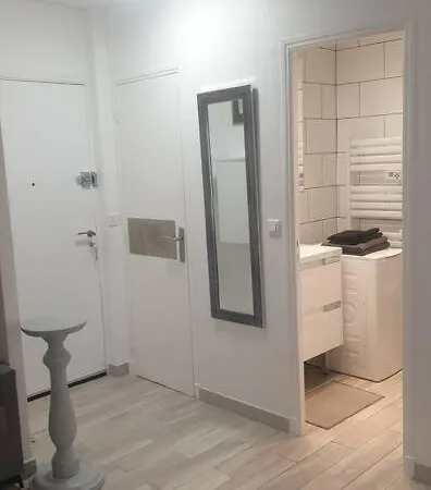 Petit Coin Ensoleille * בוסוליי