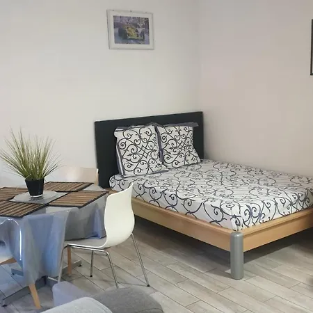 Petit Coin Ensoleille בוסוליי